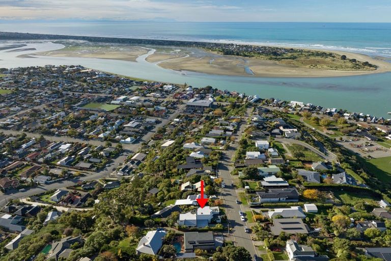 Photo of property in 2/60 Moncks Spur Road, Redcliffs, Christchurch, 8081