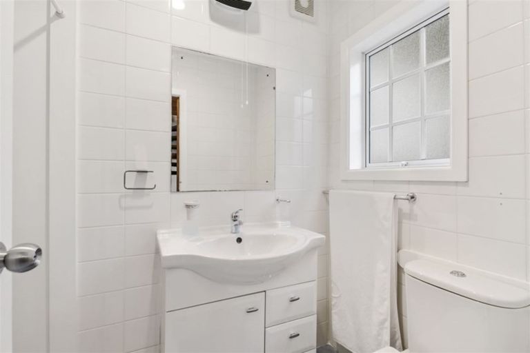 Photo of property in 2/6 Torbay Heights, Torbay, Auckland, 0630