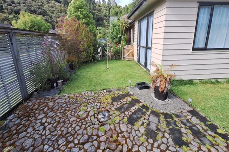 Photo of property in 22 Aragon Grove, Kingsley Heights, Upper Hutt, 5018