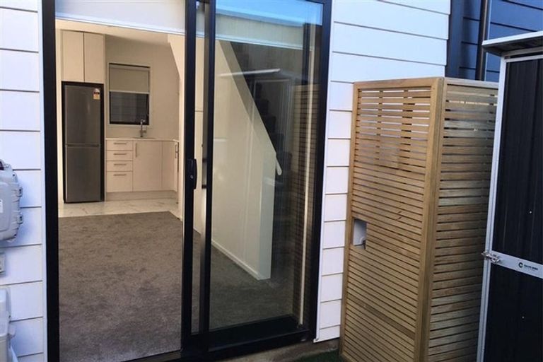 Photo of property in 5/6 St Leonards Road, Kelston, Auckland, 0602