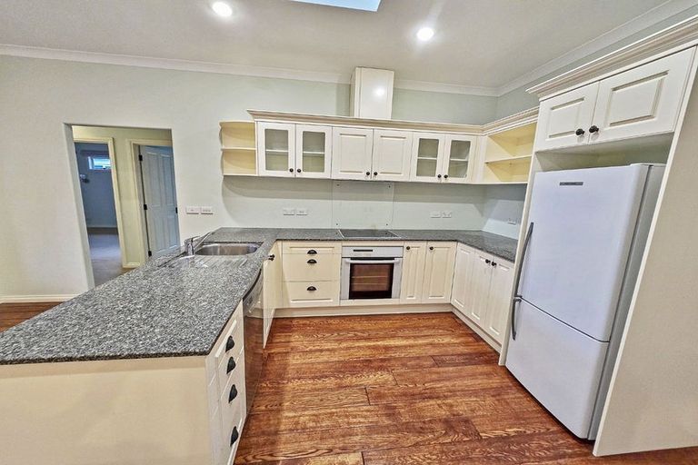 Photo of property in 16 Palliser Place, Poraiti, Napier, 4112