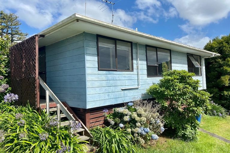 Photo of property in 1/727 Swanson Road, Swanson, Auckland, 0612