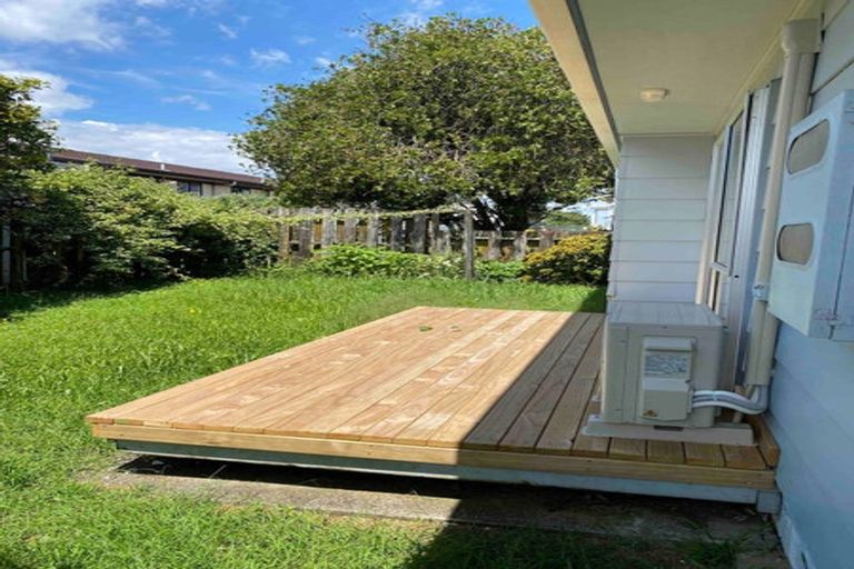 Photo of property in 2/4 Northall Road, New Lynn, Auckland, 0600