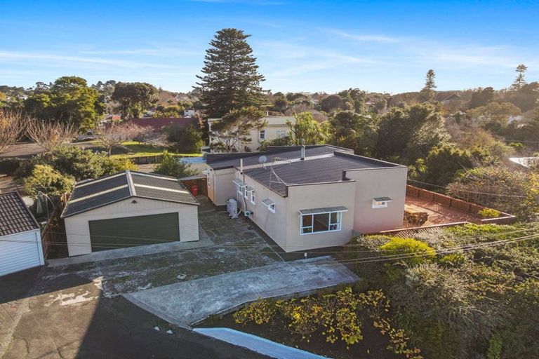 Photo of property in 33 Great North Road, Saint Johns Hill, Whanganui, 4501