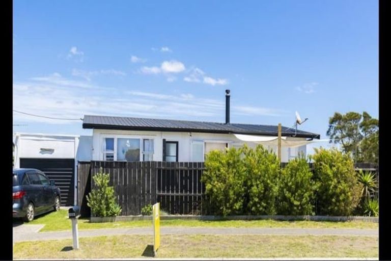 Photo of property in 126 Pukehina Parade, Pukehina, Te Puke, 3189