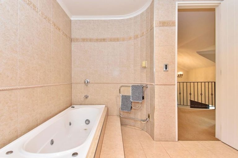 Photo of property in 33 Byblos Place, The Gardens, Auckland, 2105