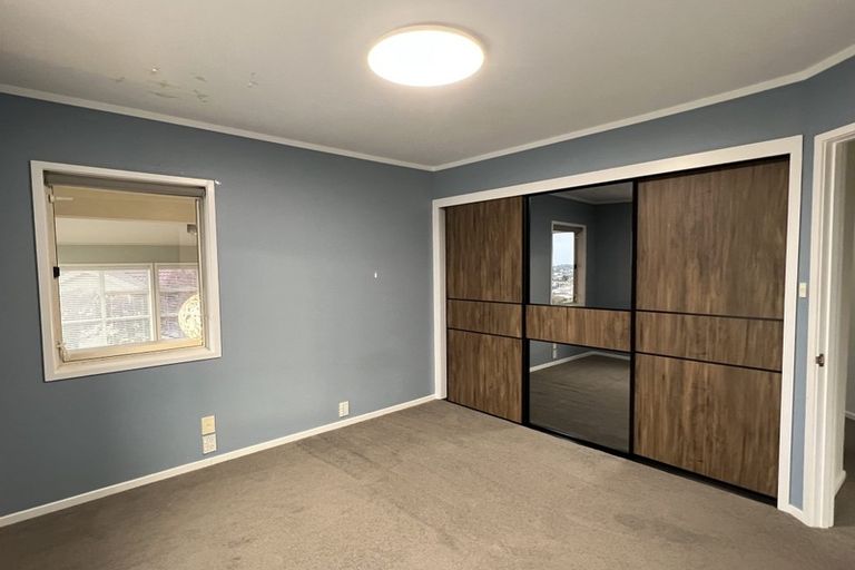 Photo of property in 14 Mcfetridge Place, Hillcrest, Auckland, 0627