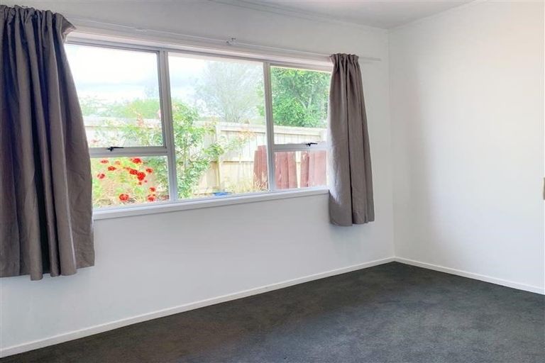 Photo of property in 2 Eyre Street, Henderson, Auckland, 0612