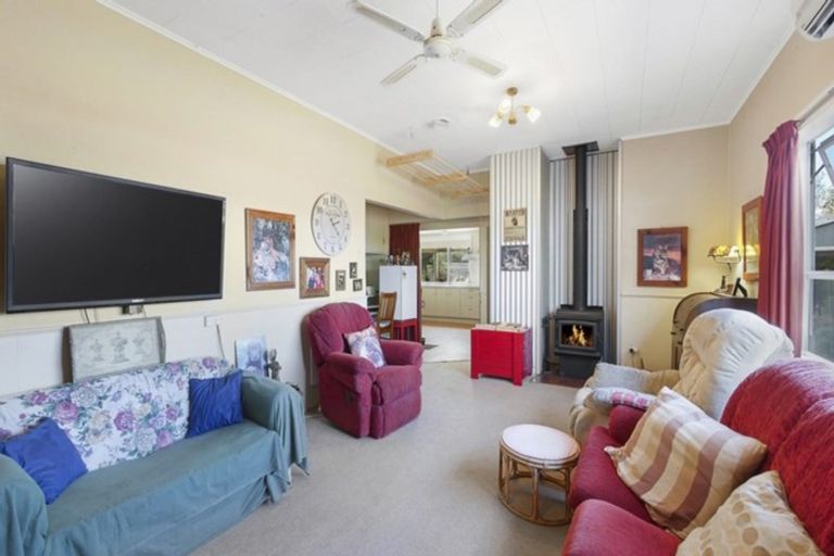 Photo of property in 16 Leeston And Lake Road, Leeston, 7632