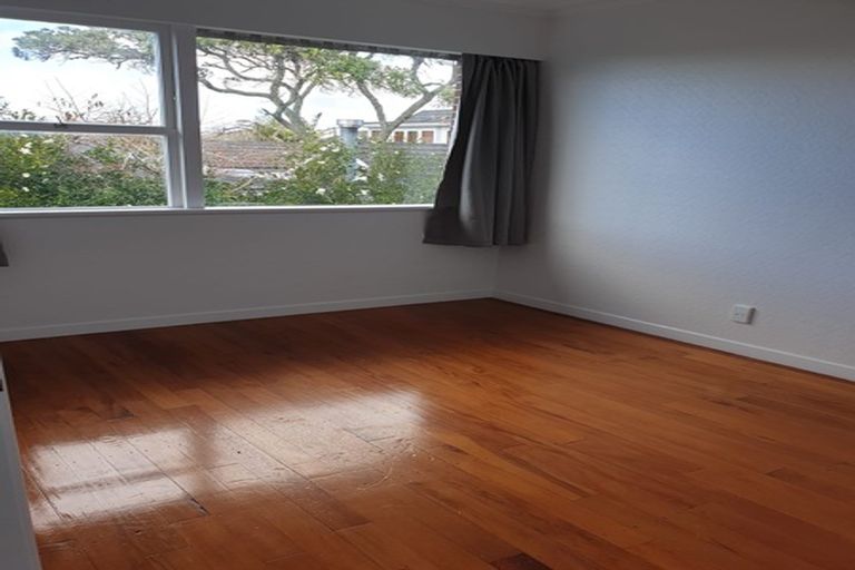 Photo of property in 3/5 Braemar Road, Castor Bay, Auckland, 0620