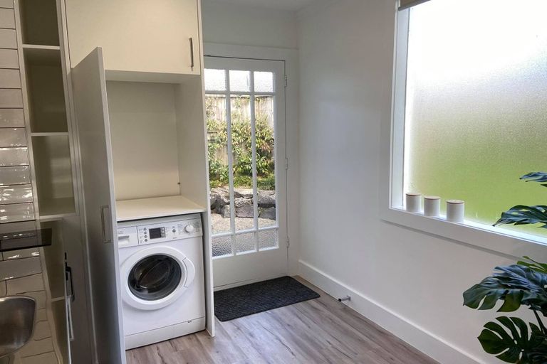 Photo of property in 8 Le Roy Terrace, Birkenhead, Auckland, 0626