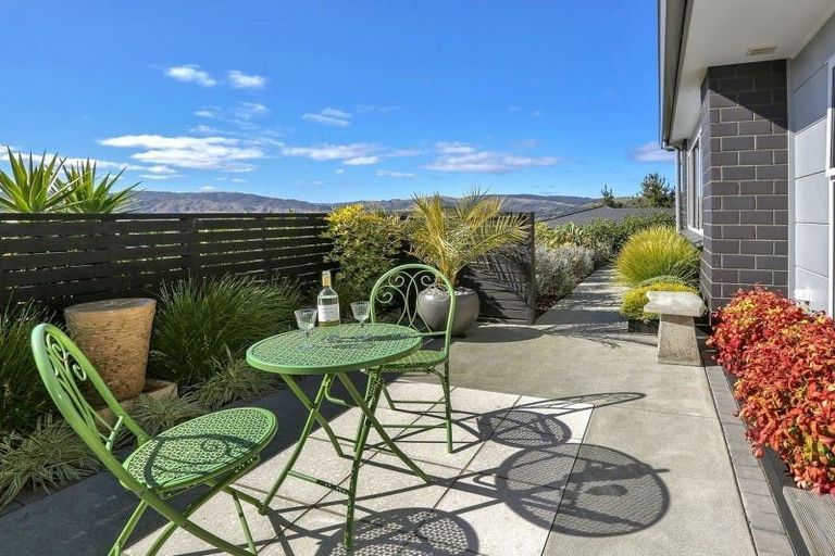 Photo of property in 146 Endeavour Drive, Whitby, Porirua, 5024