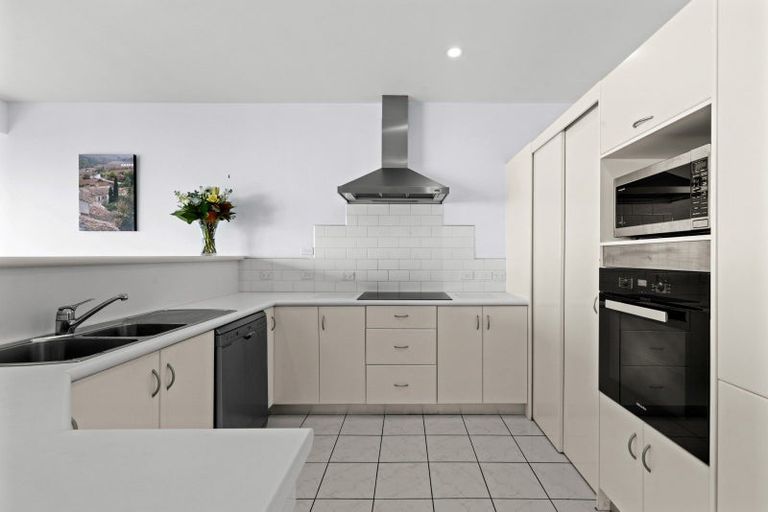 Photo of property in 132 Priestley Terrace, Bluff Hill, Napier, 4110