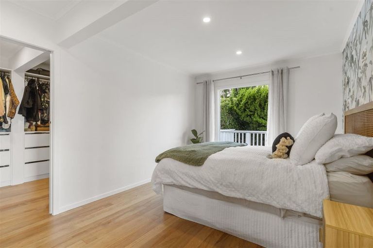 Photo of property in 5 Page Point, Mellons Bay, Auckland, 2014