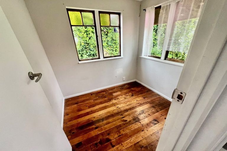 Photo of property in 61 Rua Road, Glen Eden, Auckland, 0602