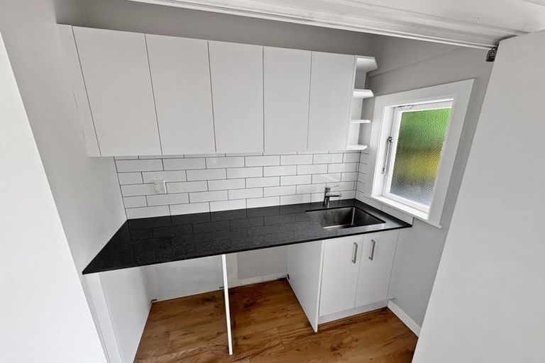 Photo of property in 27 Marne Street, Hokowhitu, Palmerston North, 4410