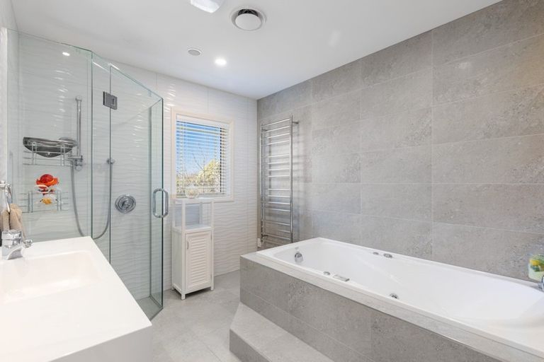 Photo of property in 33 Lewisham Park, St Albans, Christchurch, 8052