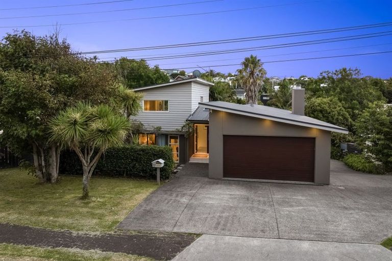 Photo of property in 13 Sandown Road, Rothesay Bay, Auckland, 0630