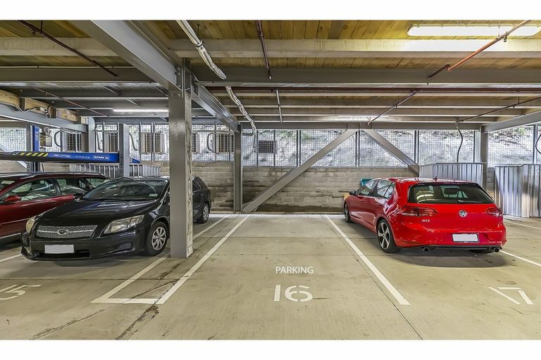 Photo of property in Patent 326 Apartments, 206s/326 Evans Bay Parade, Hataitai, Wellington, 6021