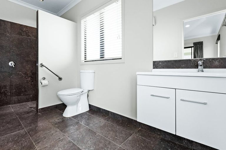 Photo of property in 19 Haast Place, Poraiti, Napier, 4112