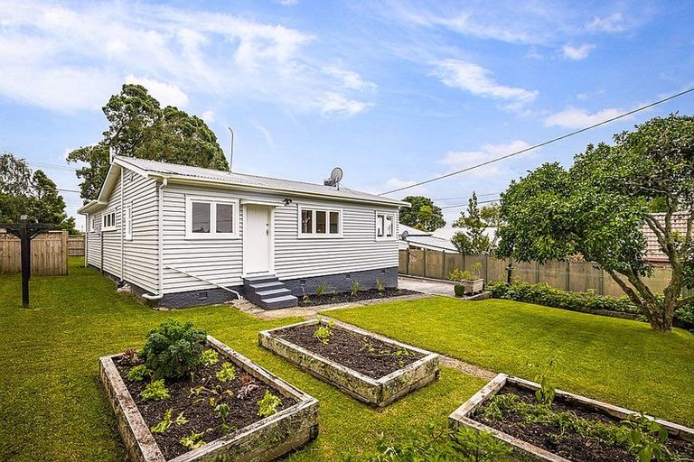 Photo of property in 10 West Lynn Road, Titirangi, Auckland, 0604