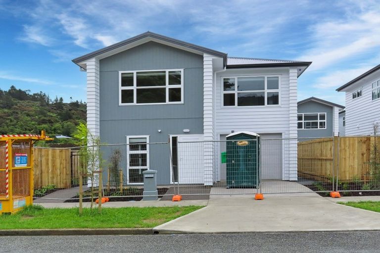 Photo of property in 4 Delaney Drive, Stokes Valley, Lower Hutt, 5019