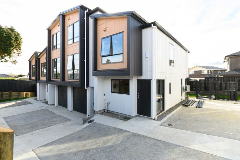 Photo of property in 8/11 Scanlen Terrace, Kelston, Auckland, 0602