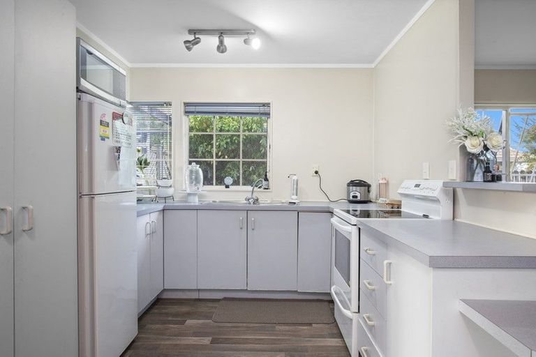 Photo of property in 52 Riverton Drive, Randwick Park, Auckland, 2105