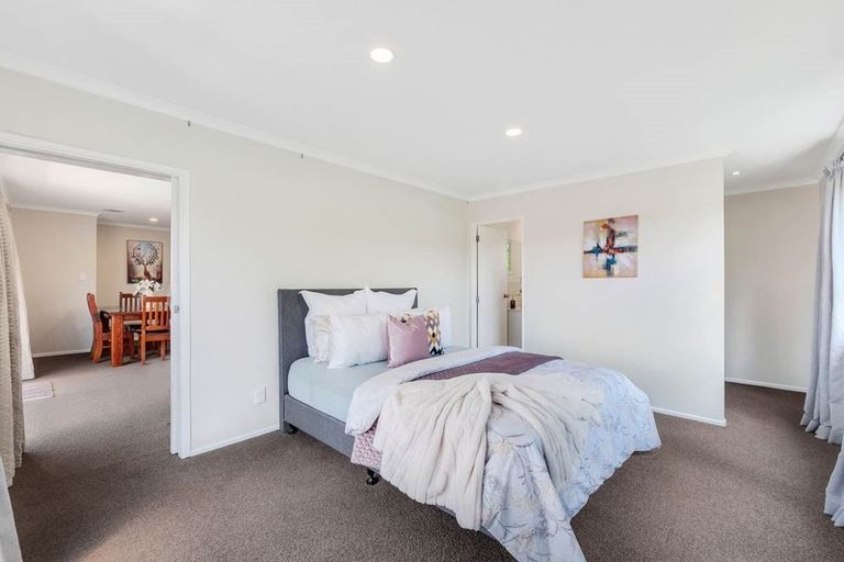 Photo of property in 2/6 Ngatoa Place, Glenfield, Auckland, 0629