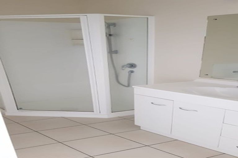 Photo of property in 2/3 Orwell Road, Greenhithe, Auckland, 0632