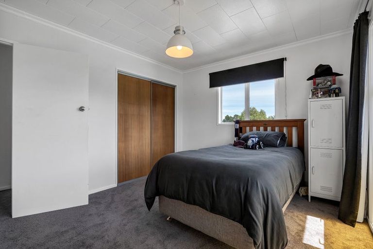 Photo of property in 35 Weraroa Road, Waverley, 4510