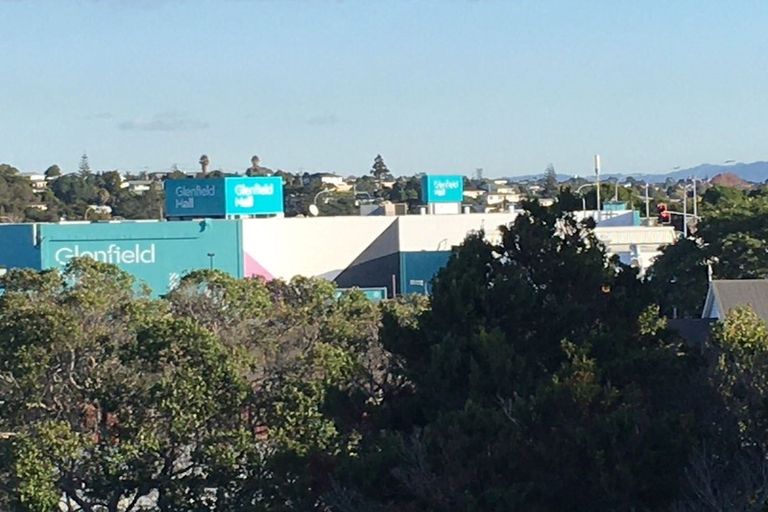 Photo of property in 2/2 Camelot Place, Glenfield, Auckland, 0629