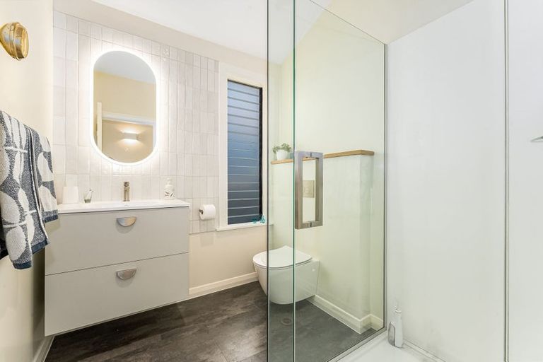 Photo of property in 73 Oroua Street, Eastbourne, Lower Hutt, 5013