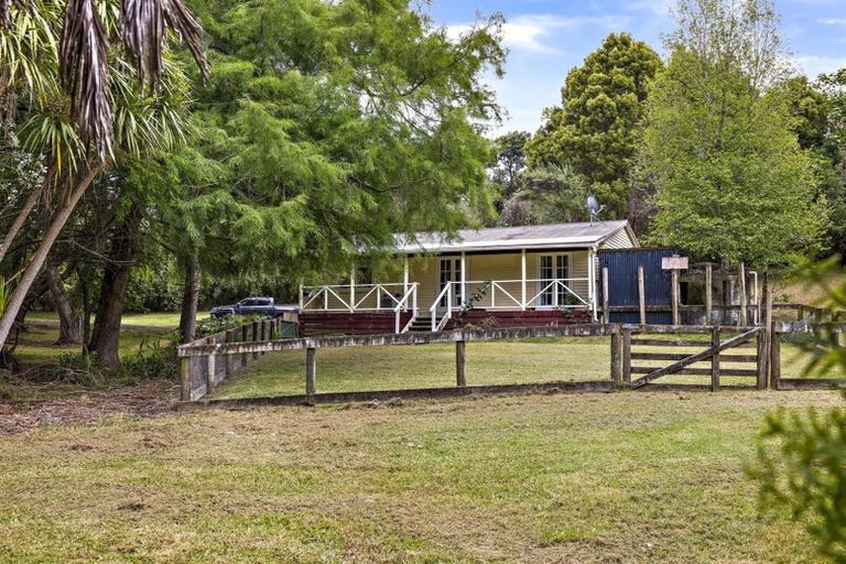 Photo of property in 1622 South Head Road, South Head, Helensville, 0874