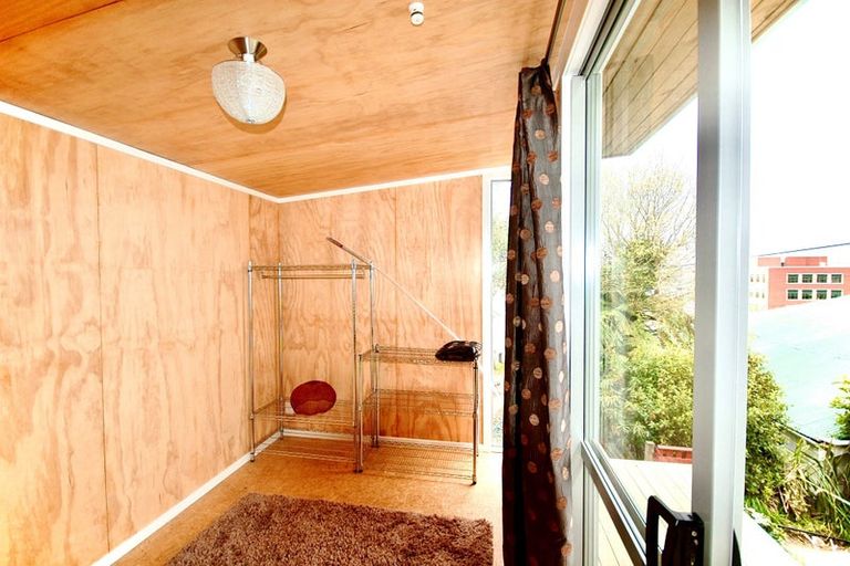 Photo of property in 66 Kelburn Parade, Kelburn, Wellington, 6012