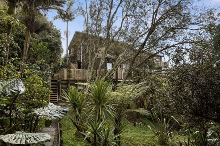 Photo of property in 1/807 East Coast Road, Northcross, Auckland, 0630