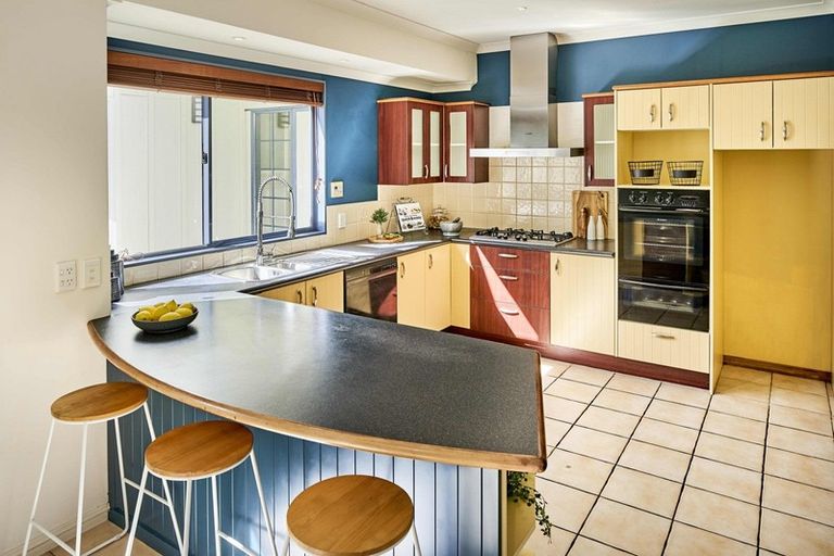 Photo of property in 25 Rangatira Road, Tawa, Wellington, 5028