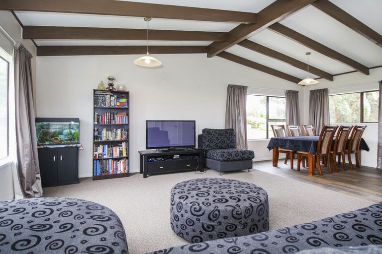 Photo of property in 142 Moire Road, West Harbour, Auckland, 0618