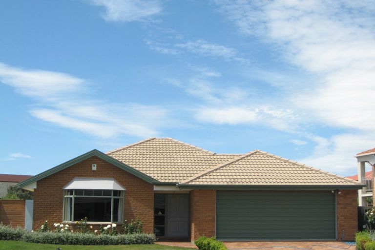 Photo of property in 72 Aston Drive, Waimairi Beach, Christchurch, 8083