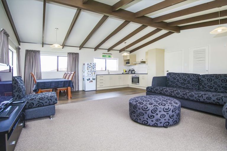 Photo of property in 142 Moire Road, West Harbour, Auckland, 0618