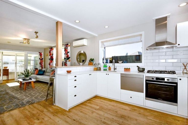 Photo of property in 41 Effingham Street, North New Brighton, Christchurch, 8083