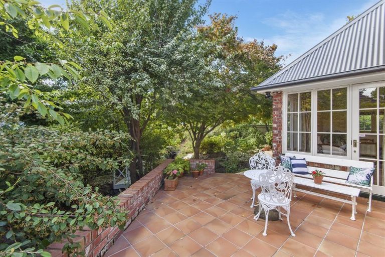 Photo of property in 12 Makora Street, Fendalton, Christchurch, 8041