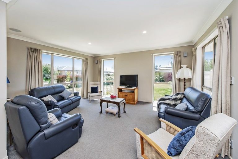 Photo of property in 5 Stanwood Grove, Darfield, 7510