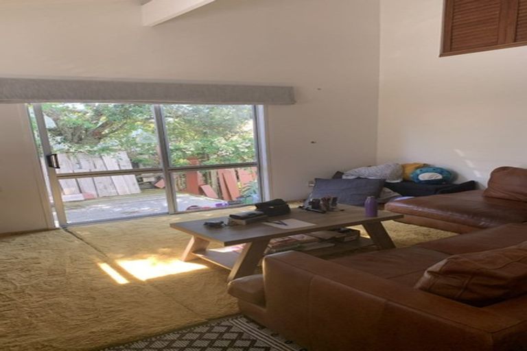 Photo of property in 1/32 Knightsbridge Drive, Forrest Hill, Auckland, 0620