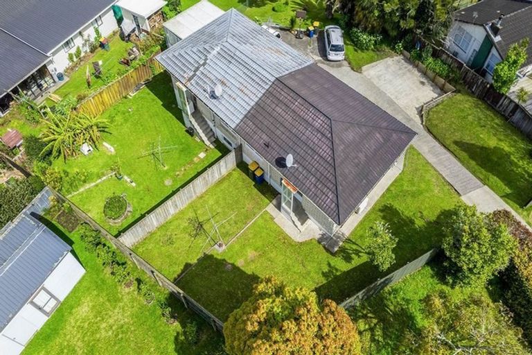 Photo of property in 1/6 Segedin Place, Glenfield, Auckland, 0629