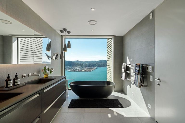 Photo of property in 34 Lookout Road, Roseneath, Wellington, 6021