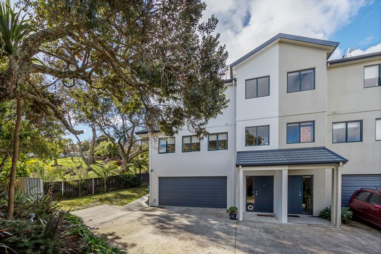 Photo of property in 18 Carento Way, Stanmore Bay, Whangaparaoa, 0932