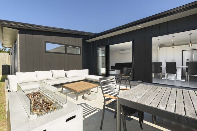 Photo of property in 17 Awataha Crescent, Pyes Pa, Tauranga, 3110