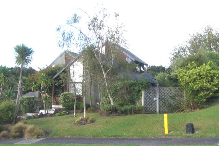 Photo of property in 27 Homewood Place, Chatswood, Auckland, 0626