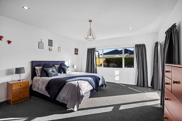 Photo of property in 22 Mercade Close, Stratford, 4332